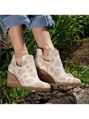 TOMS Women's Kallie Pull-up Ankle Boots Doe Cow Print Suede Cow Print Sz 6 W